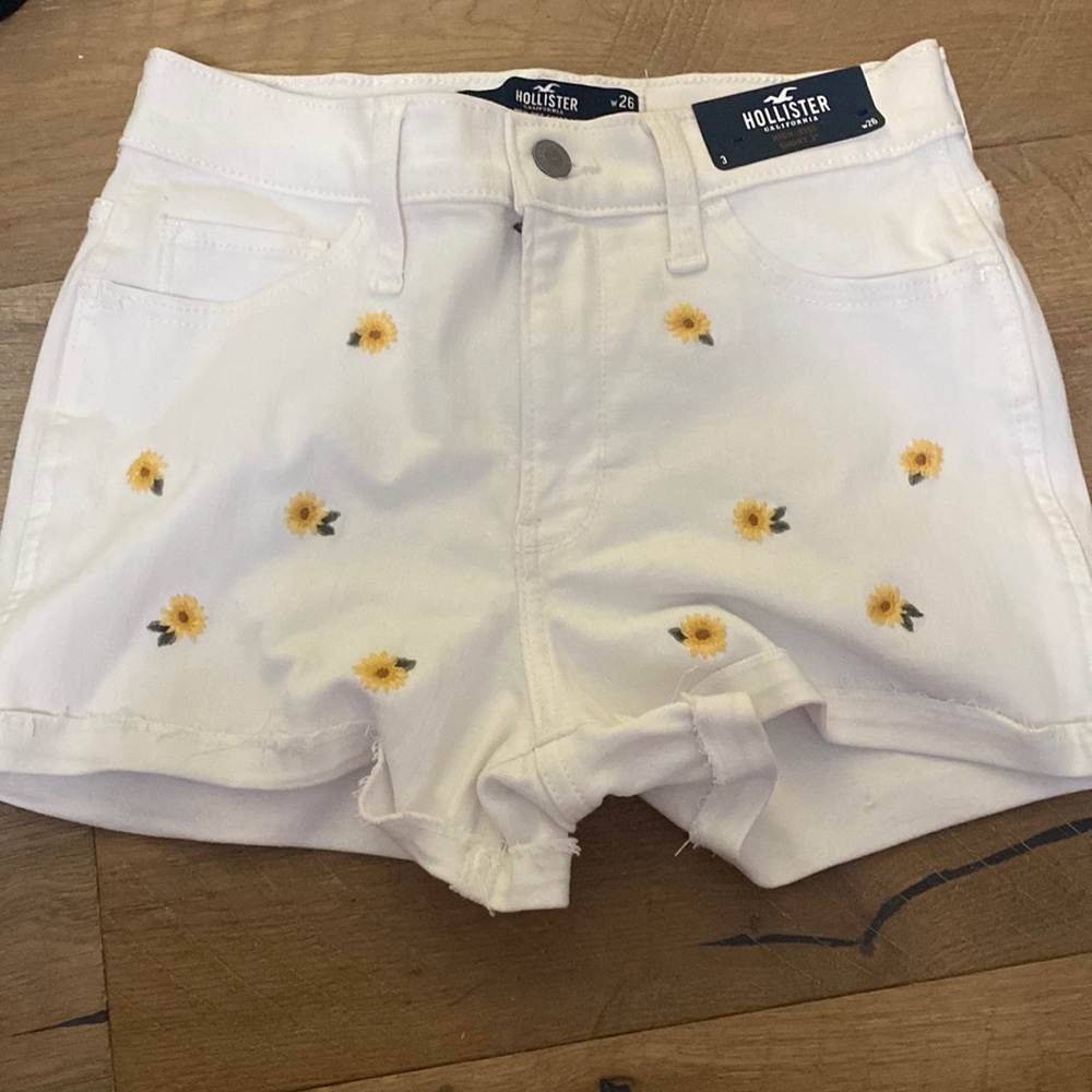 Hollister jean shorts NWT